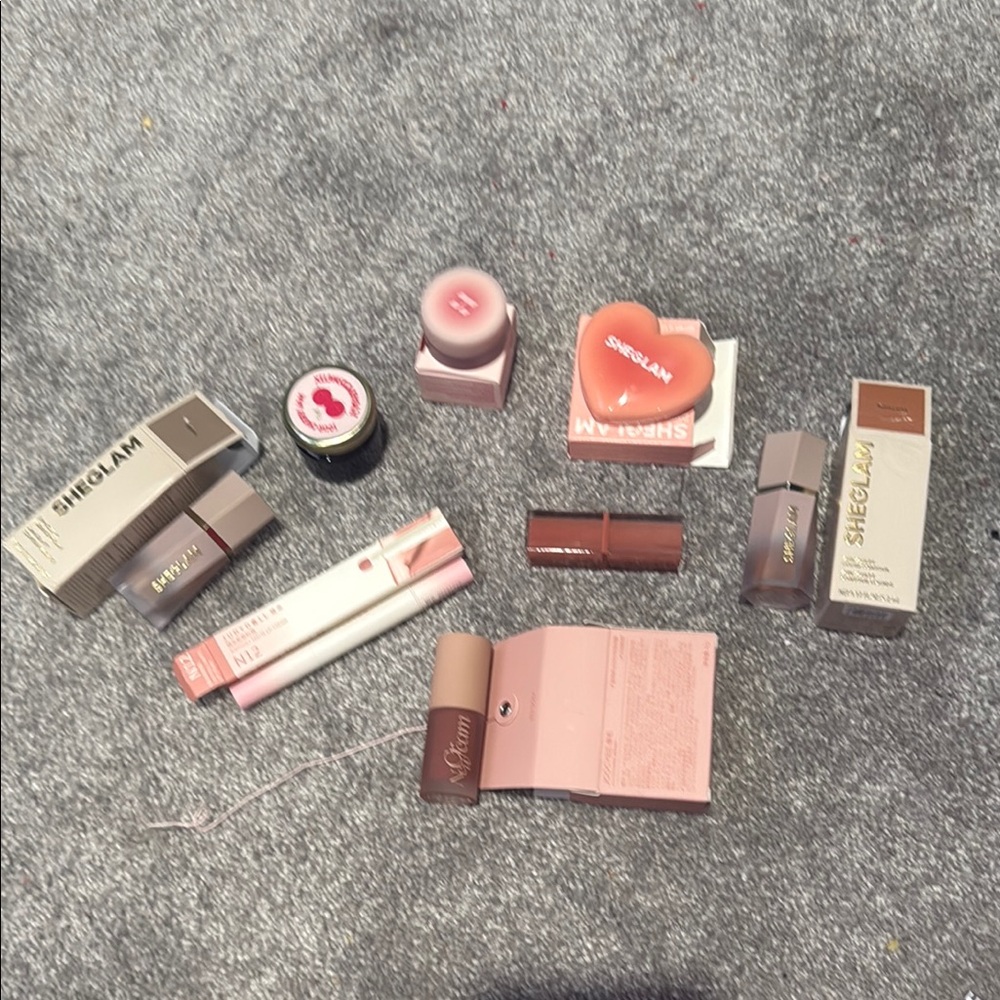 Lipstick blush contour bronzer lip pudding lip stain